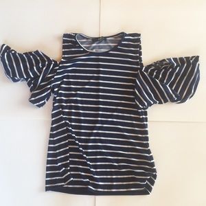 CUTE COLD-SHOULDER STRIPED TOP **NEVER WORN**
